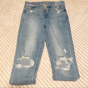 American Eagle | Light Wash Mom Jeans